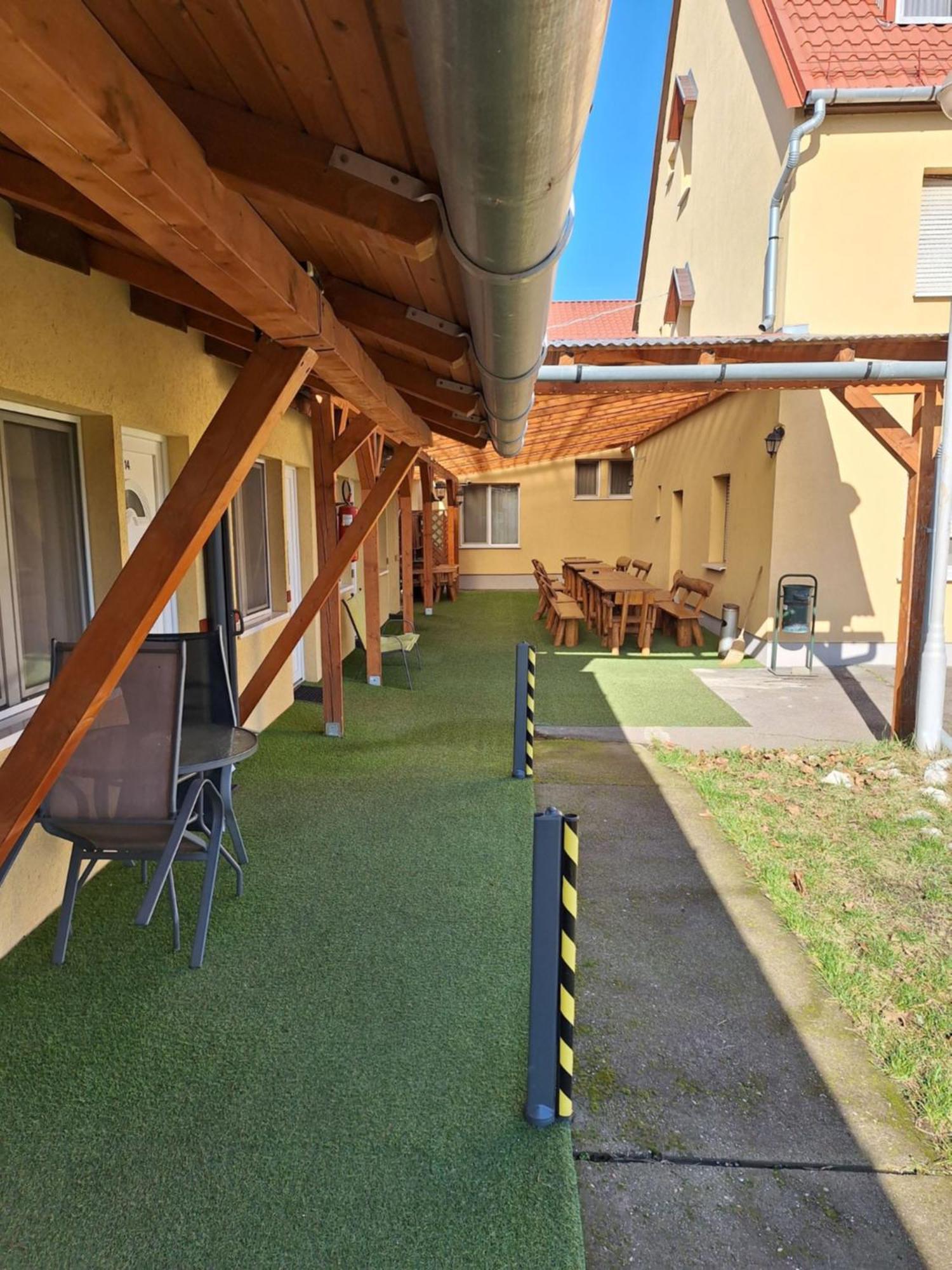 Fenyo Panzio Bed & Breakfast Mezőkövesd Екстериор снимка