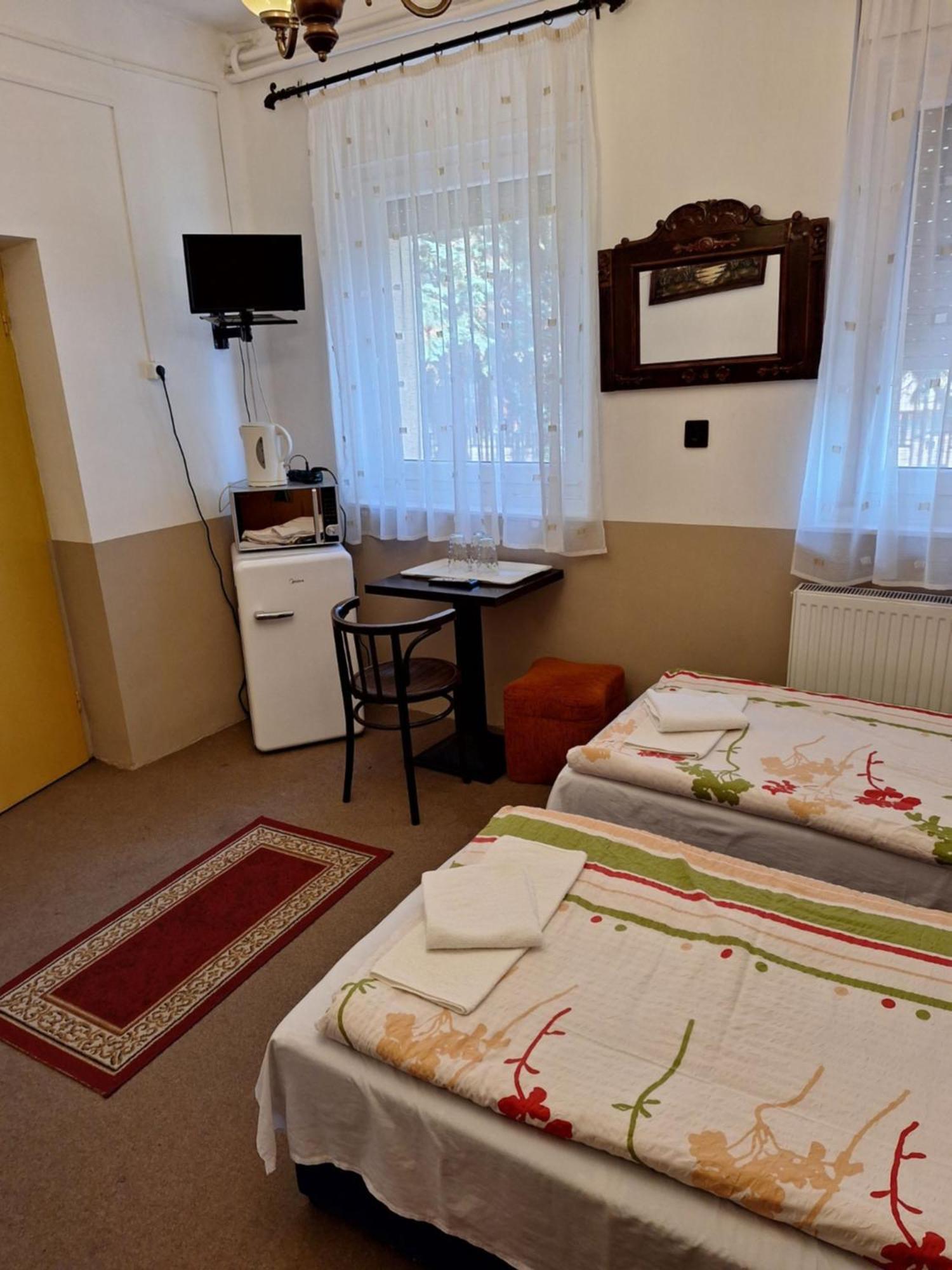 Fenyo Panzio Bed & Breakfast Mezőkövesd Екстериор снимка