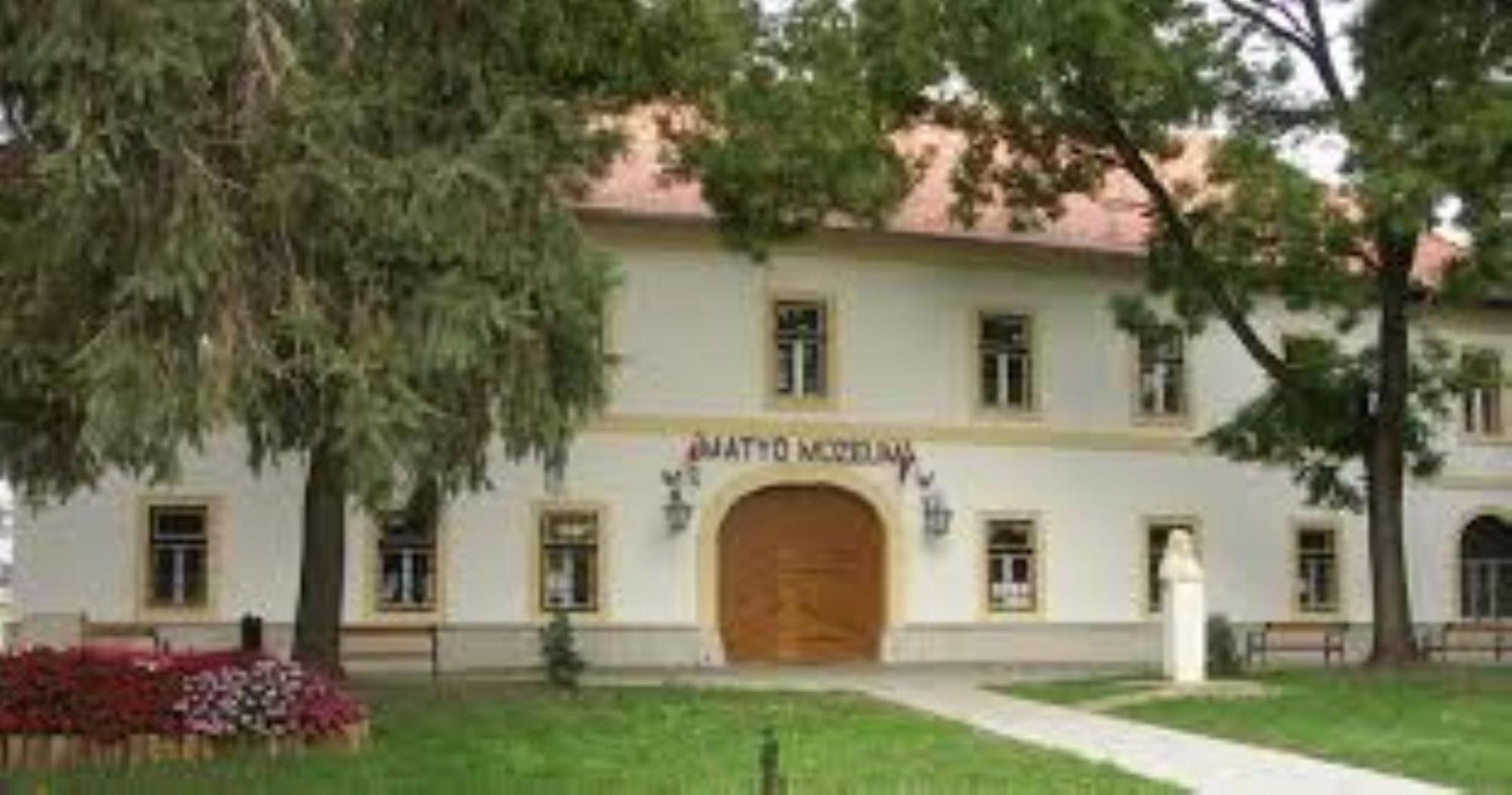 Fenyo Panzio Bed & Breakfast Mezőkövesd Екстериор снимка