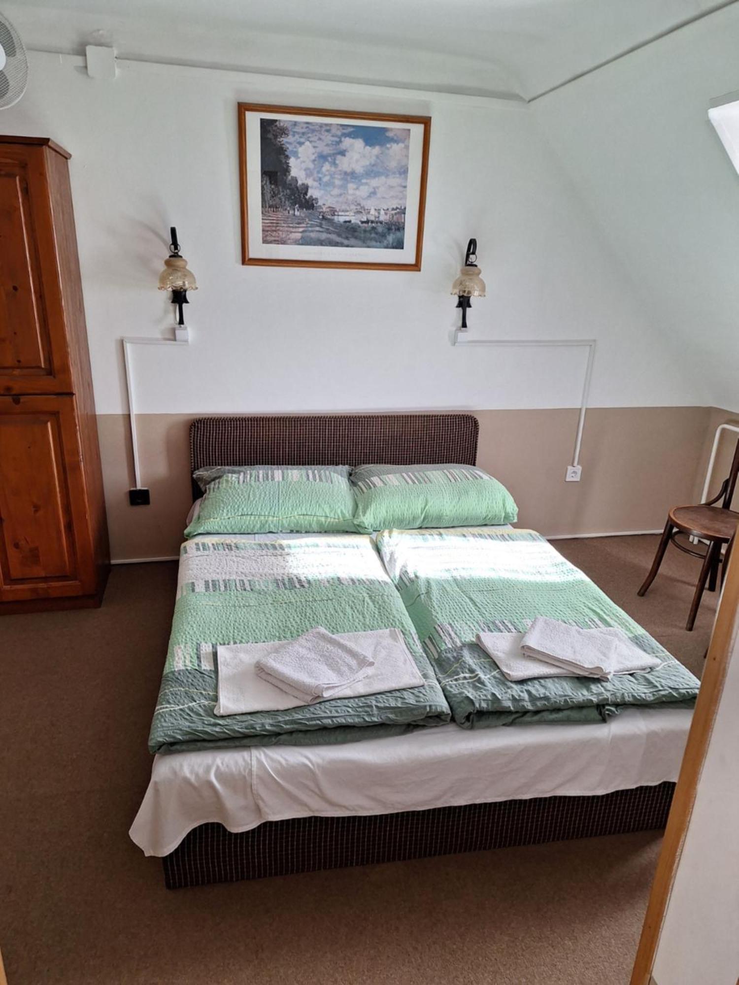 Fenyo Panzio Bed & Breakfast Mezőkövesd Екстериор снимка