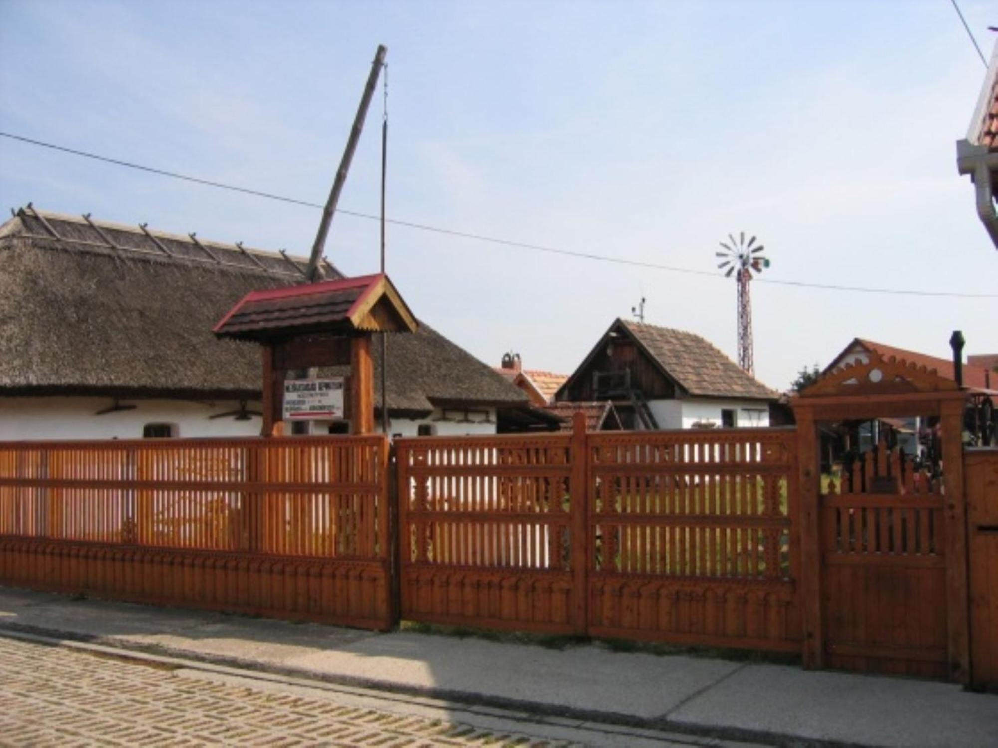 Fenyo Panzio Bed & Breakfast Mezőkövesd Екстериор снимка