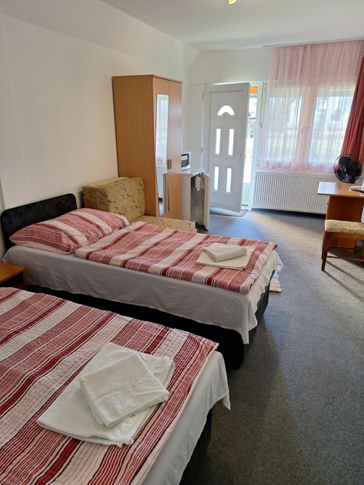 Fenyo Panzio Bed & Breakfast Mezőkövesd Екстериор снимка