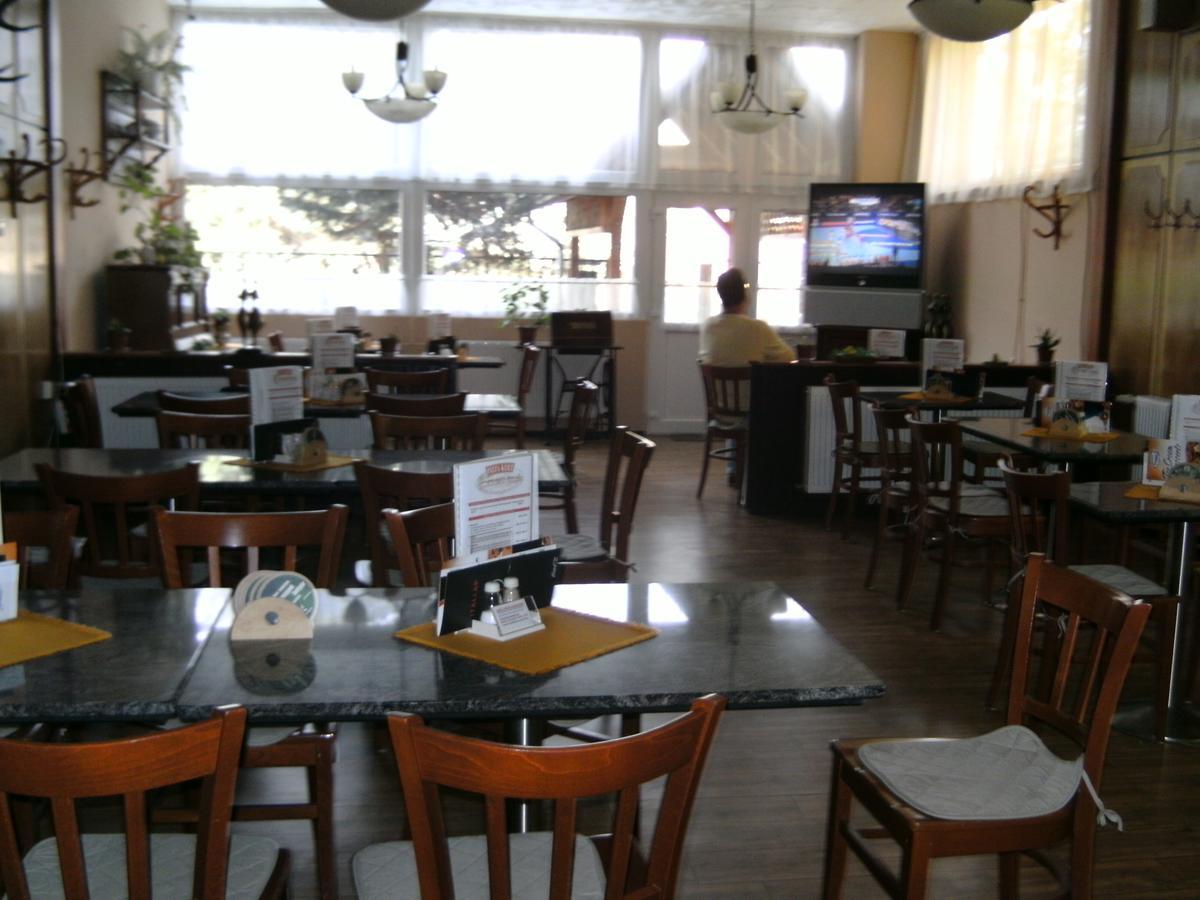 Fenyo Panzio Bed & Breakfast Mezőkövesd Екстериор снимка